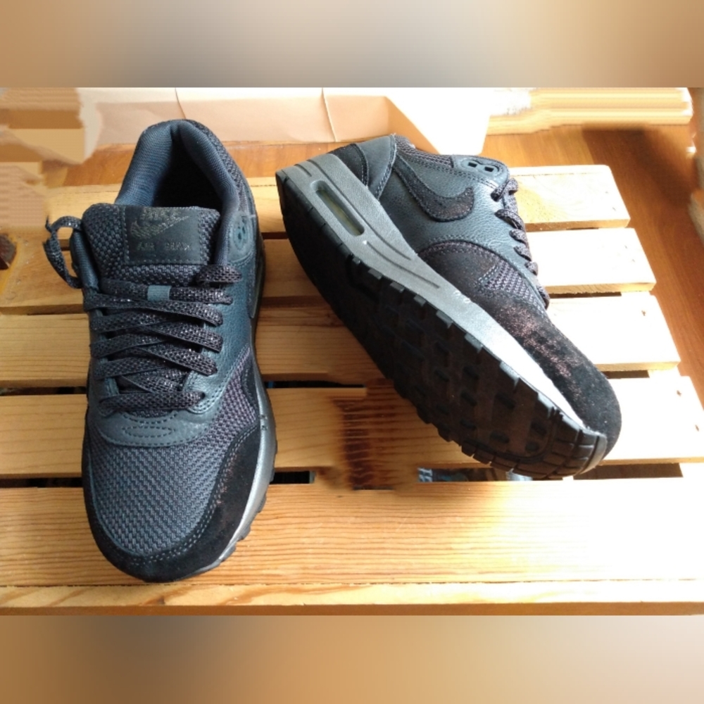 Women's air max 1
